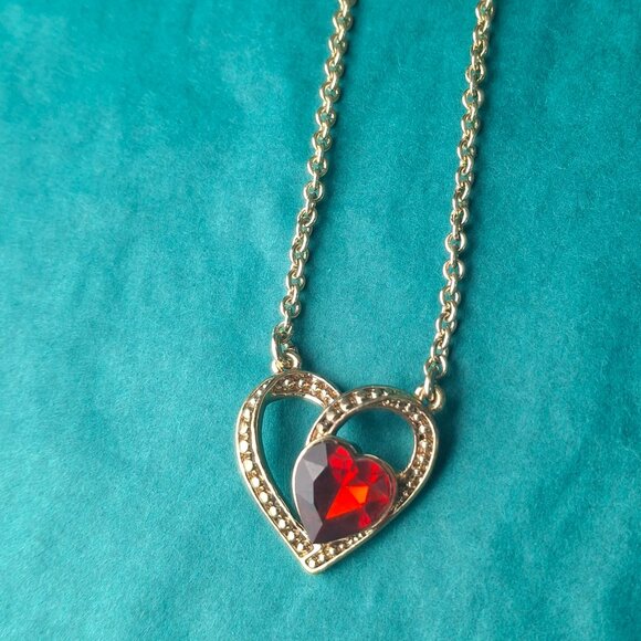 2/10$ Napier gold tone read heart pendant necklace - Picture 2 of 5